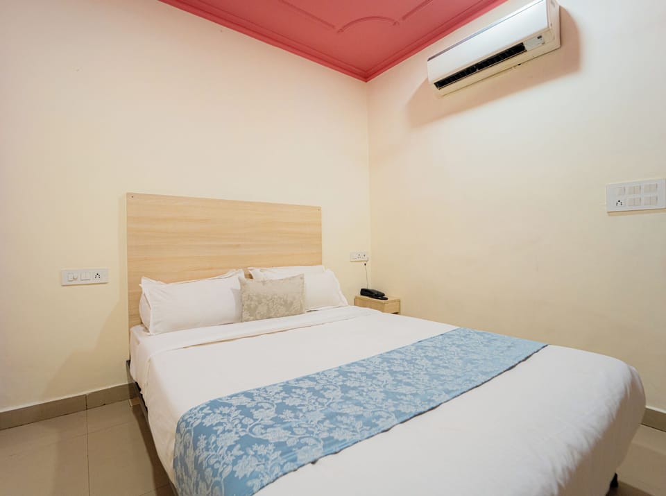 Deluxe Room | In-room safe, soundproofing, free WiFi, bed sheets