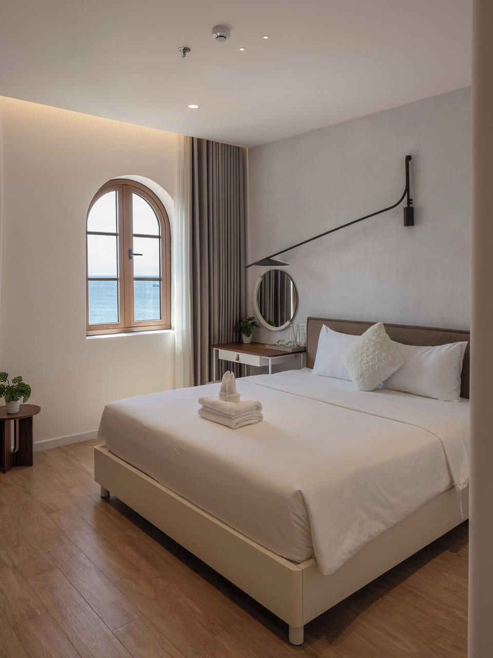 Deluxe Double Room, Sea View | Desk, laptop workspace, soundproofing, free WiFi