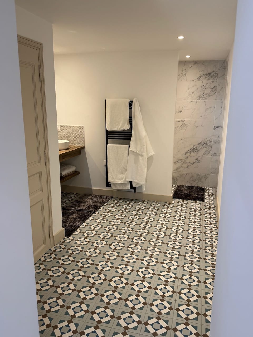Deluxe Double Room, Garden View | Bathroom | Bathrobes