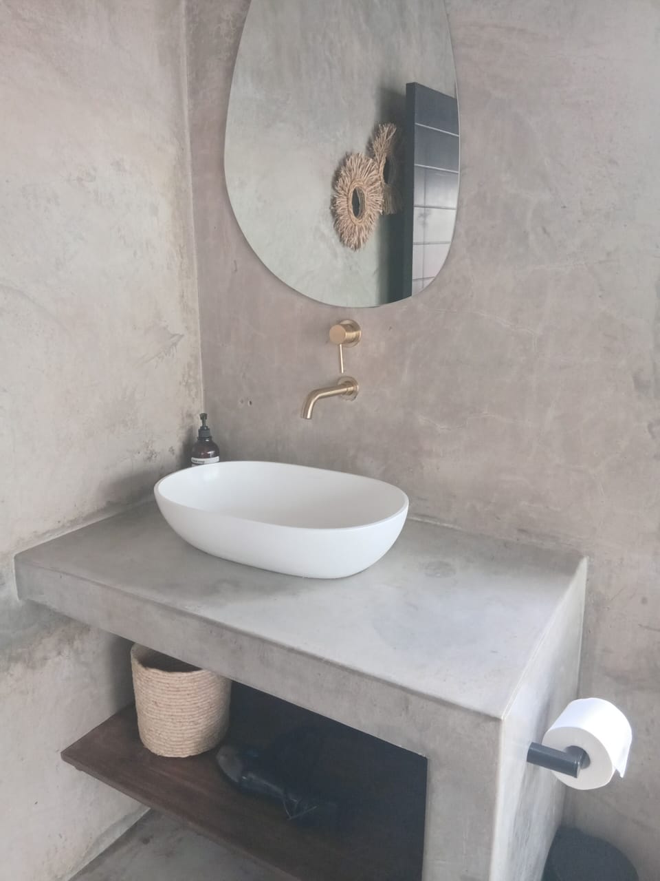 Luxury Tent | Bathroom | Shower, hair dryer, towels, soap