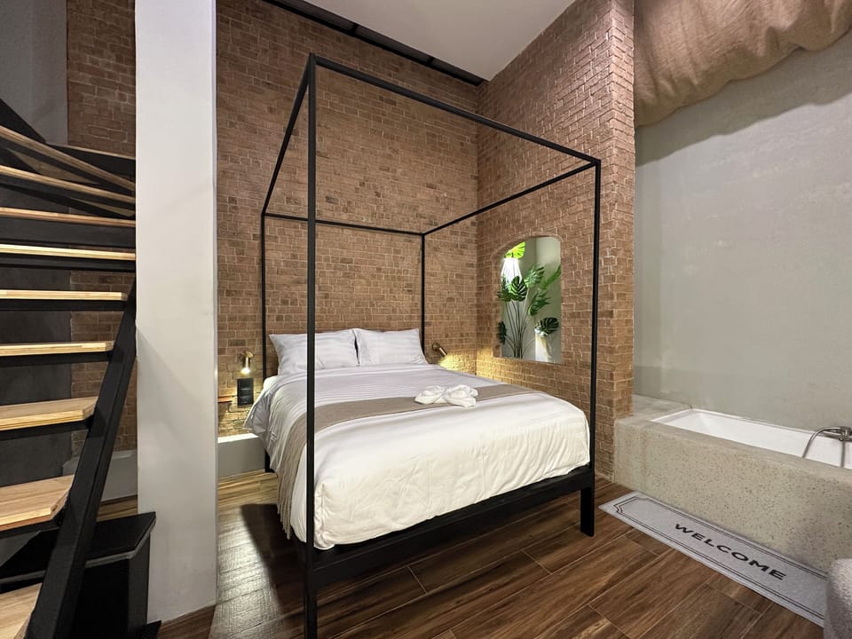 Red Brick Classic Double Room | In-room safe, blackout drapes, iron/ironing board, free WiFi