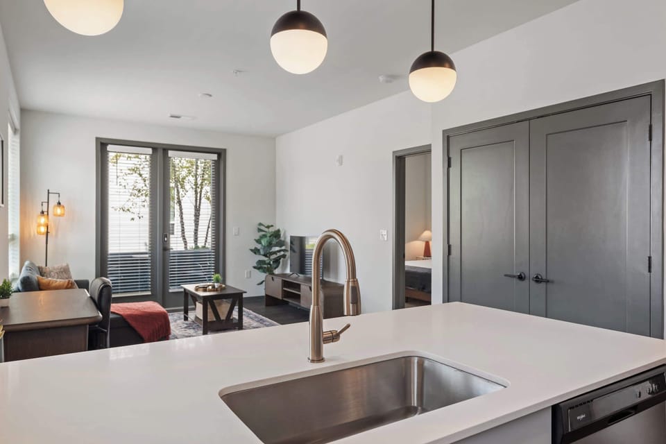 Apartment, 1 Bedroom | Private kitchen | Fridge, microwave, oven, stovetop