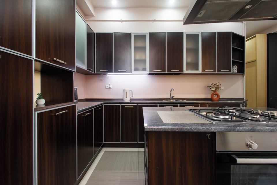 Comfort Apartment, 2 Bedrooms, Balcony, City View | Private kitchen