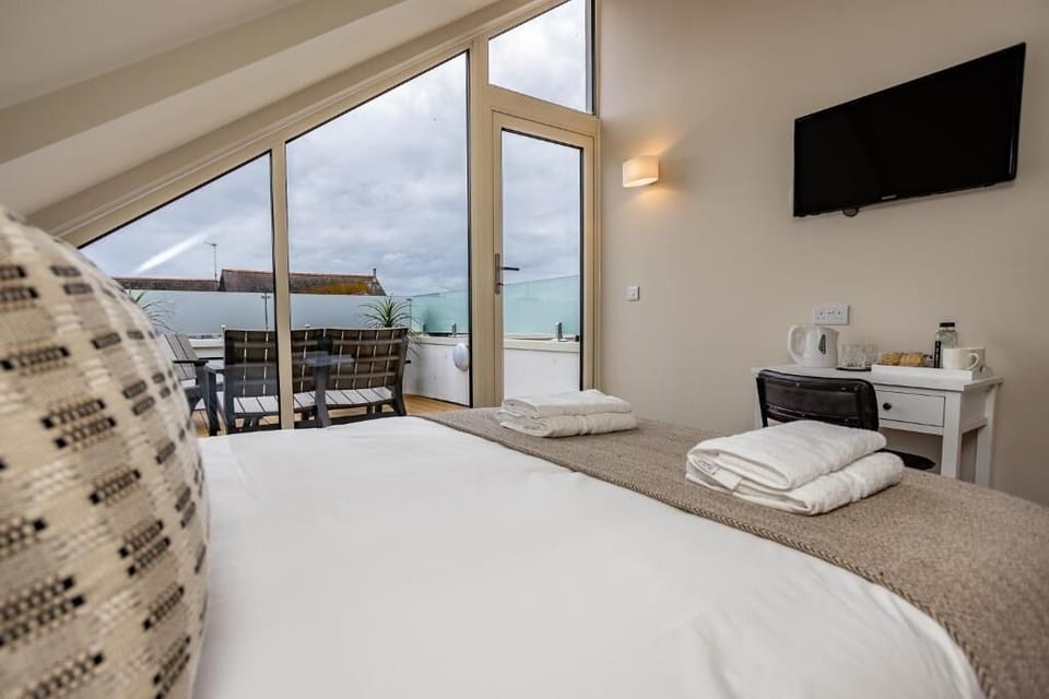 Family Double Room, 1 King Bed with Sofa bed, Courtyard View | Blackout drapes, iron/ironing board, free WiFi