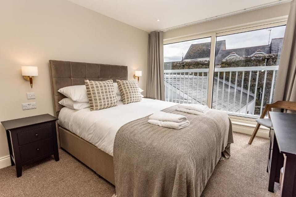 Deluxe Double Room, 1 King Bed, Garden View | Blackout drapes, iron/ironing board, free WiFi