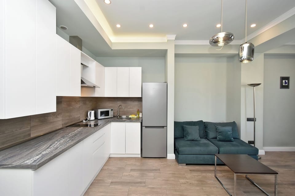 Classic Apartment, Balcony, City View | Private kitchen | Electric kettle