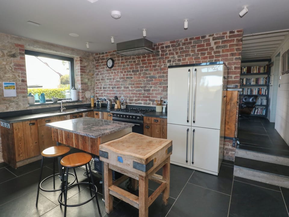 Dishwasher, cookware/dishes/utensils