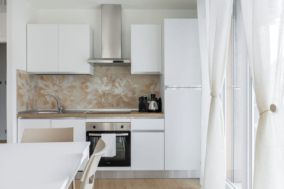 Apartment, 3 Bedrooms, Balcony, City View | Private kitchen | Fridge, oven, stovetop, dishwasher