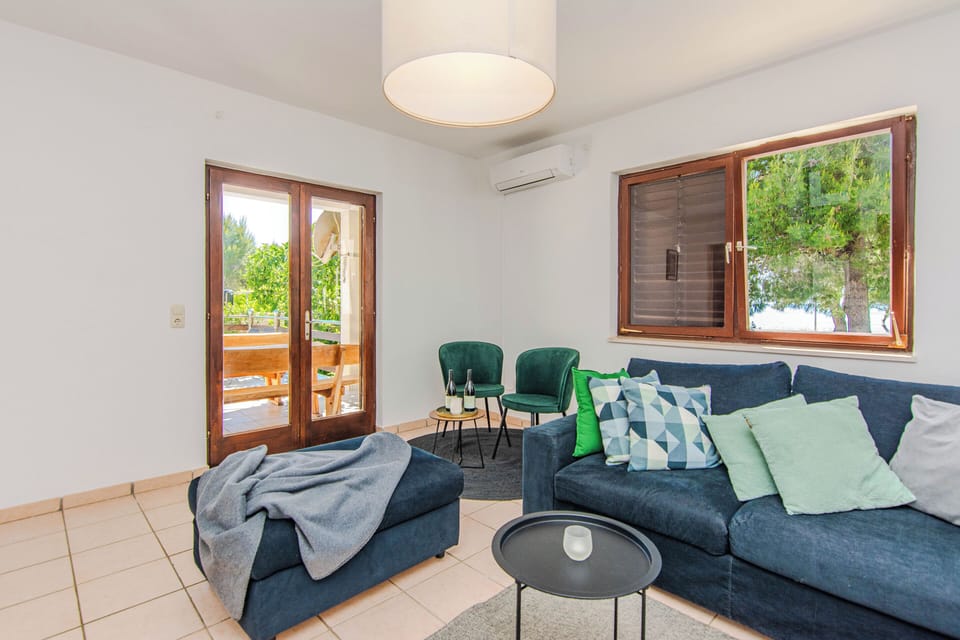 Comfort House, Sea View | Garden view