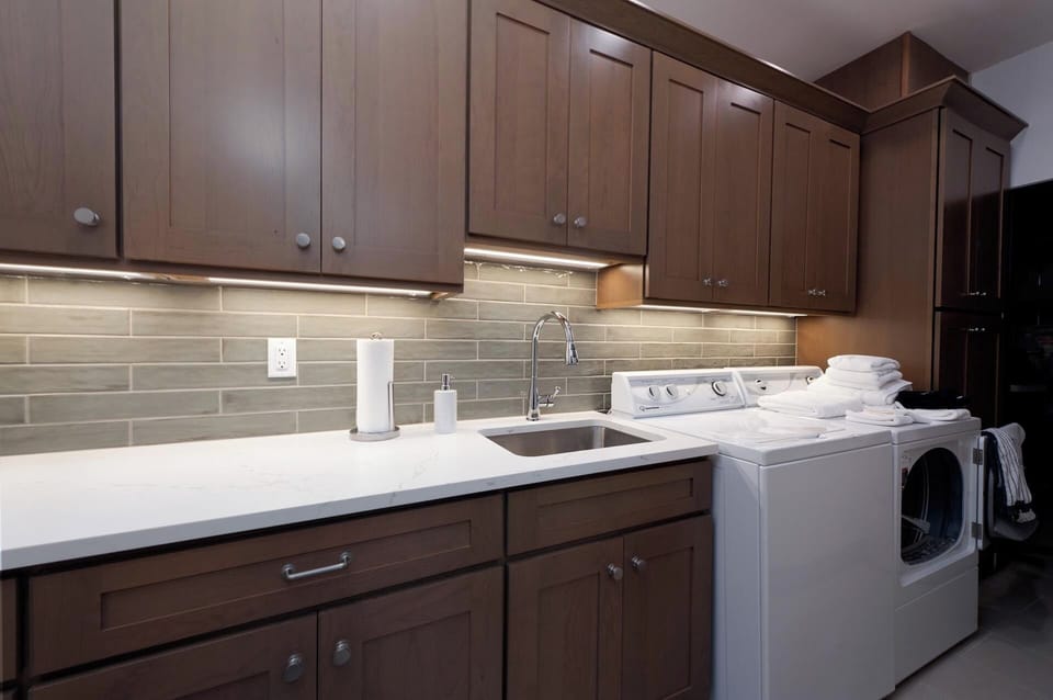 Laundry Room - Full Size washer/dryer (laundry detergent provided)