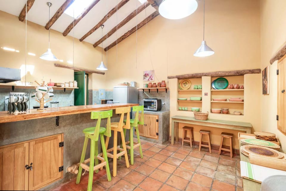 House | 4 bedrooms, desk, high-speed internet