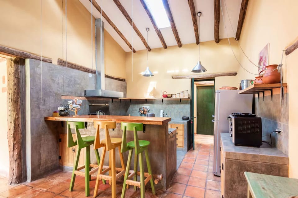House | 4 bedrooms, desk, high-speed internet