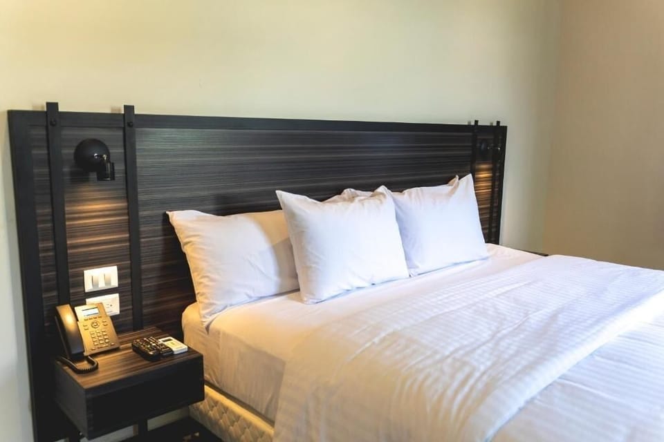 1 Queen size bed