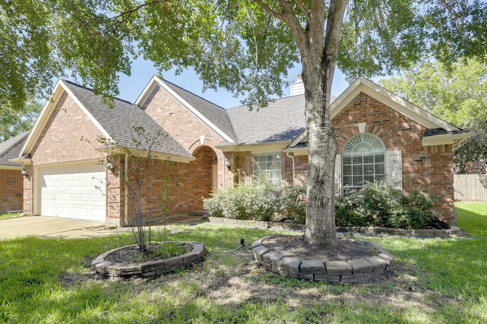 House (4 Bedrooms) | Front of property