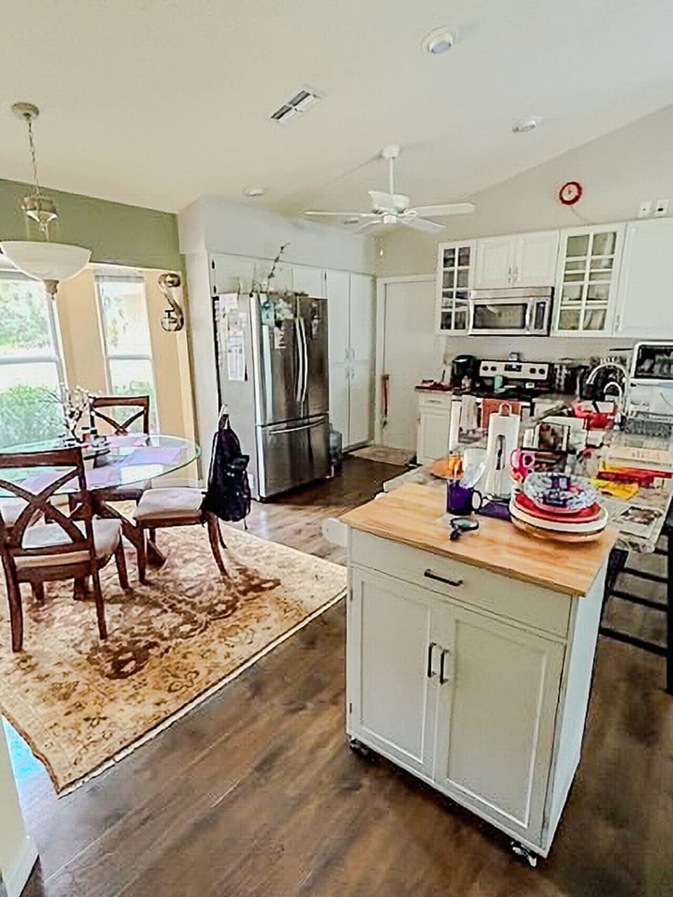 Room, 1 Bedroom, Pool View | Living area