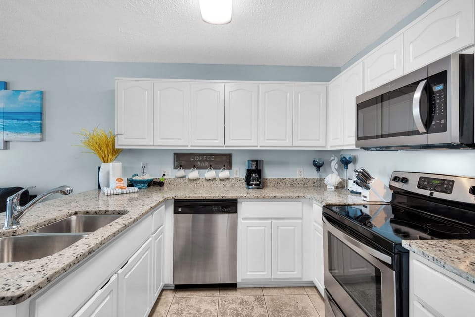 Full kitchen