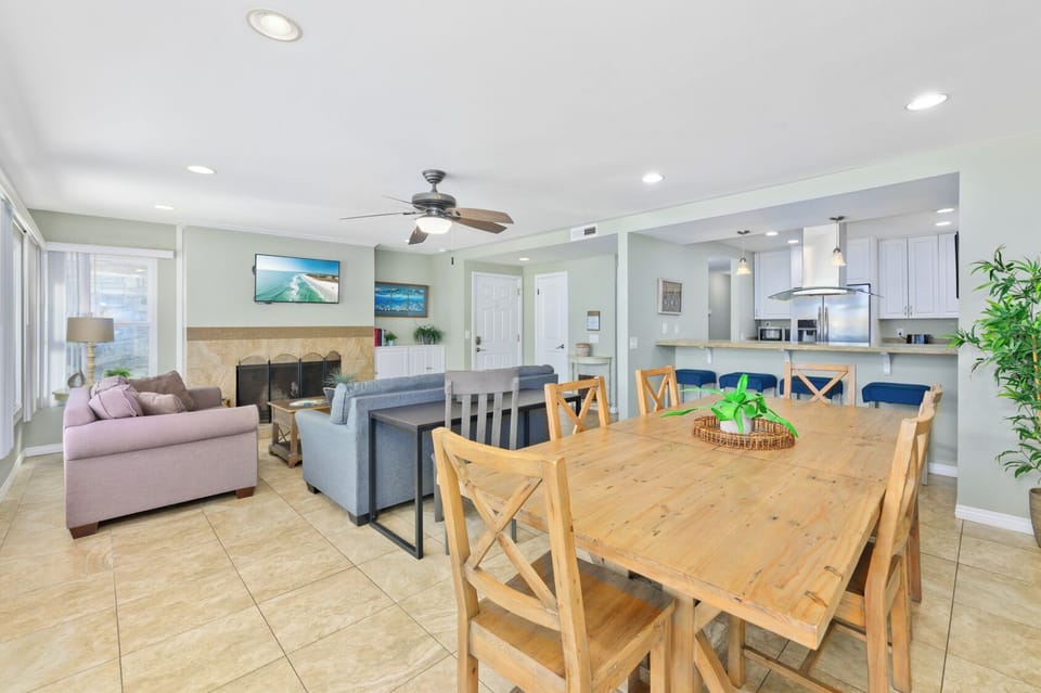 Dining table to enjoy your home cooked meals.