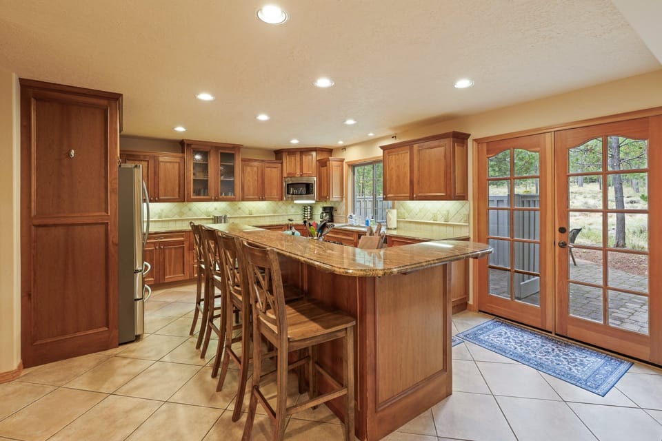 House, 5 Bedrooms | Private kitchen | Fridge, oven, coffee/tea maker, toaster