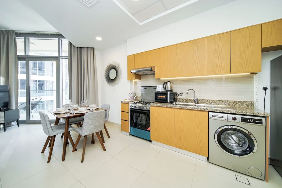 Exclusive Apartment, Balcony, City View | Private kitchenette | Full-size fridge, microwave, oven, stovetop