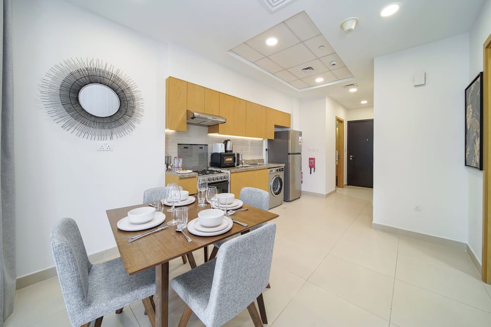 Exclusive Apartment, Balcony, City View | In-room dining