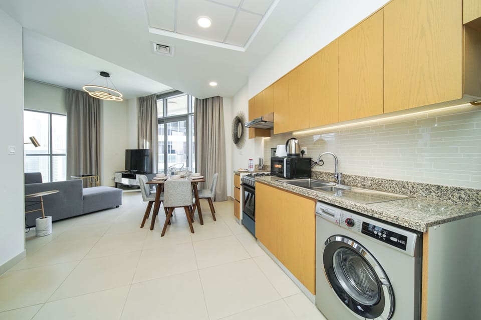 Exclusive Apartment, Balcony, City View | Private kitchenette | Full-size fridge, microwave, oven, stovetop