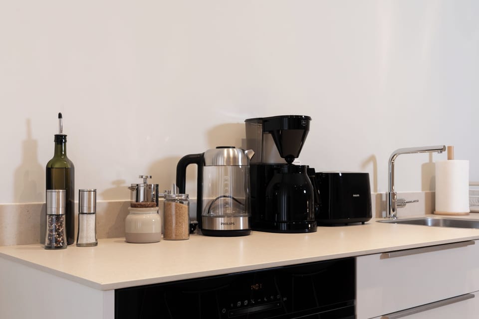 Studio, Kitchenette | Private kitchenette | Shared fridge, microwave