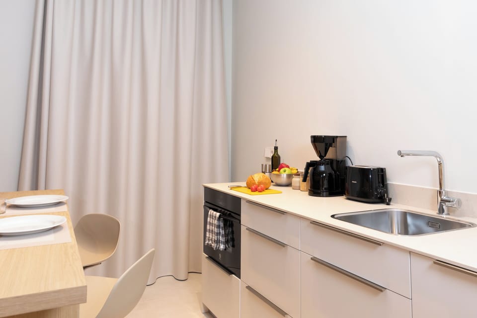 Studio, Kitchenette | Private kitchenette | Shared fridge, microwave