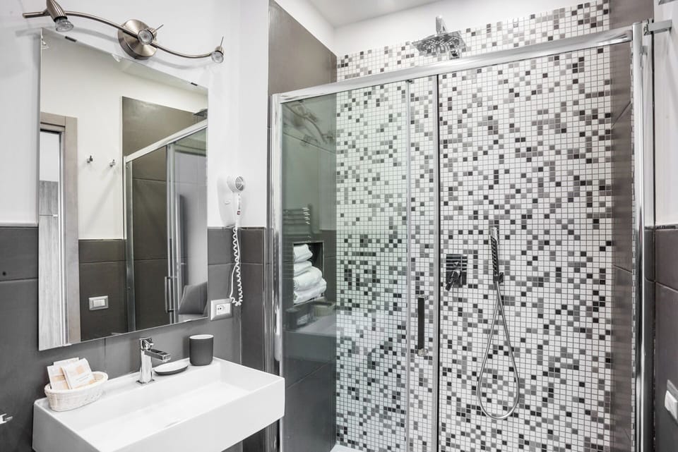 Comfort Townhome, 1 Queen Bed with Sofa bed, Balcony | Bathroom | Shower, hair dryer, towels, soap