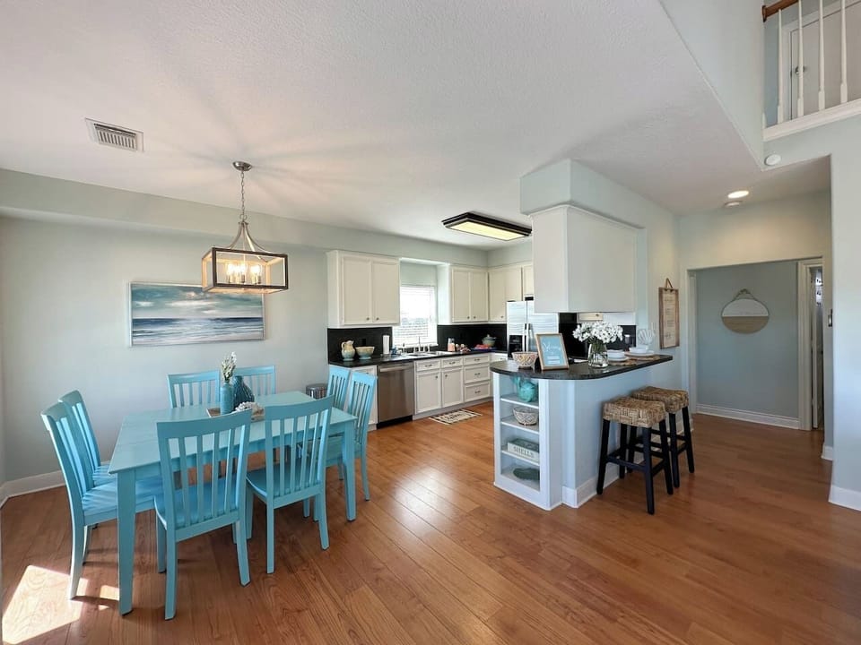 Spacious kitchen and dining room!