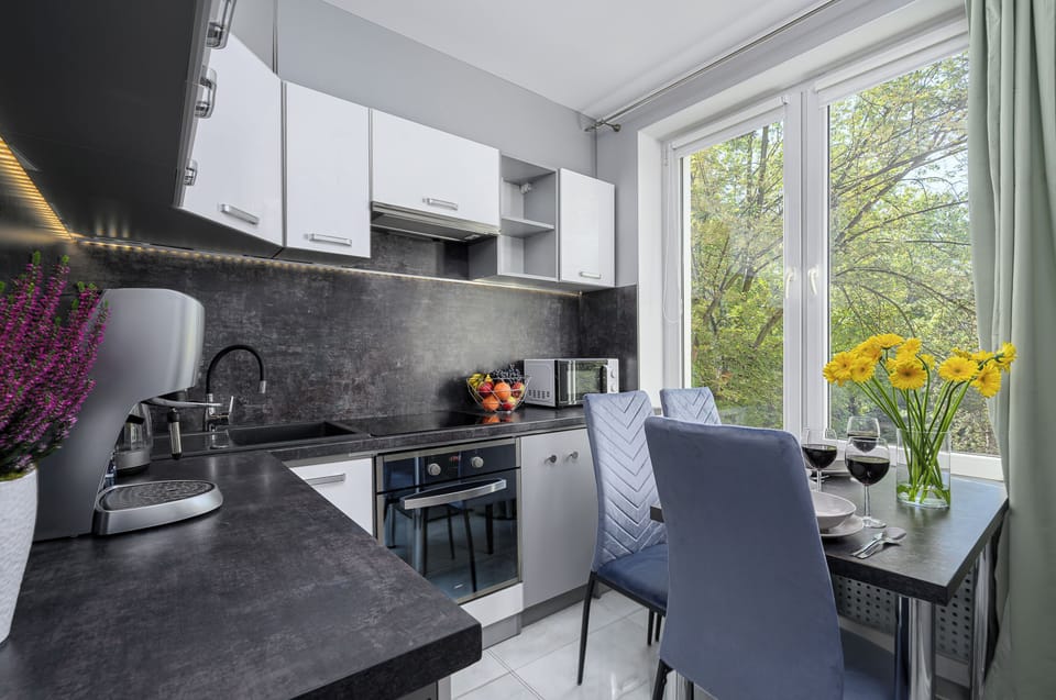 Comfort Apartment, Courtyard View | Private kitchen | Coffee/tea maker, microwave, oven, stovetop