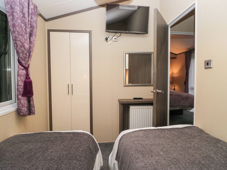 2 bedrooms, individually decorated, individually furnished, free WiFi