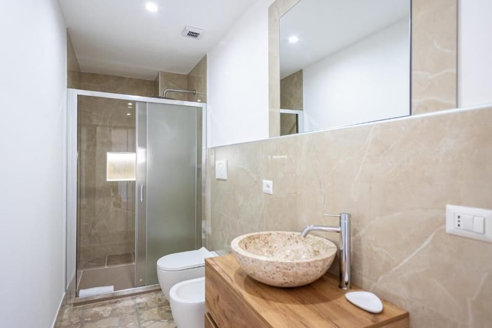 Shower, hair dryer, bathrobes, towels