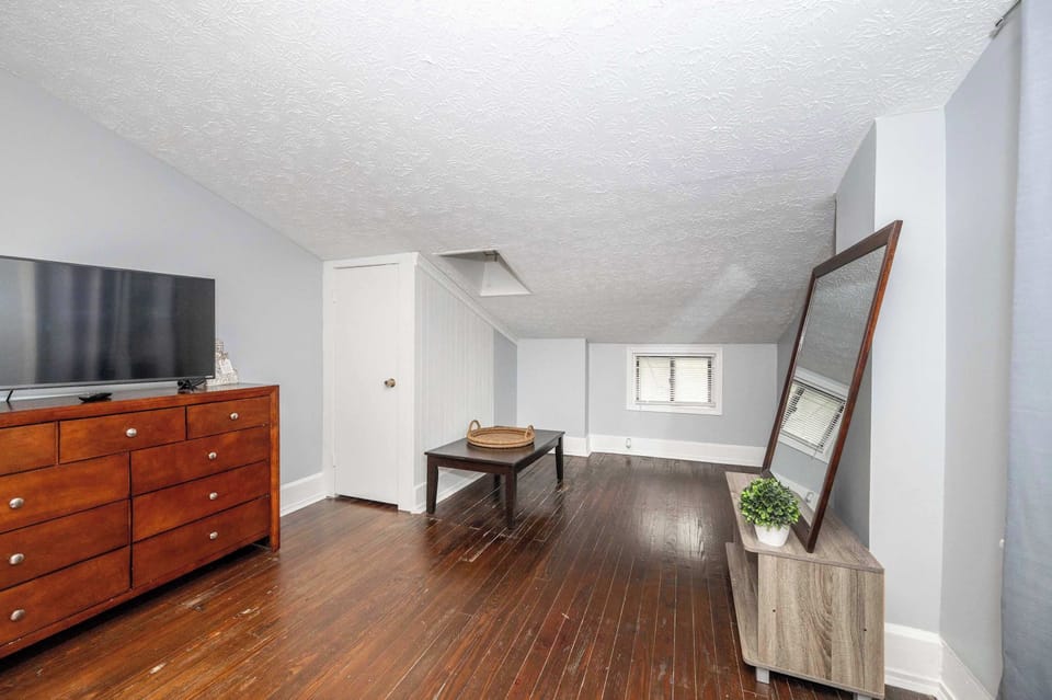 Apartment, 2 Queen Beds, Patio, Garden View (Queen City Suites 2) | Interior