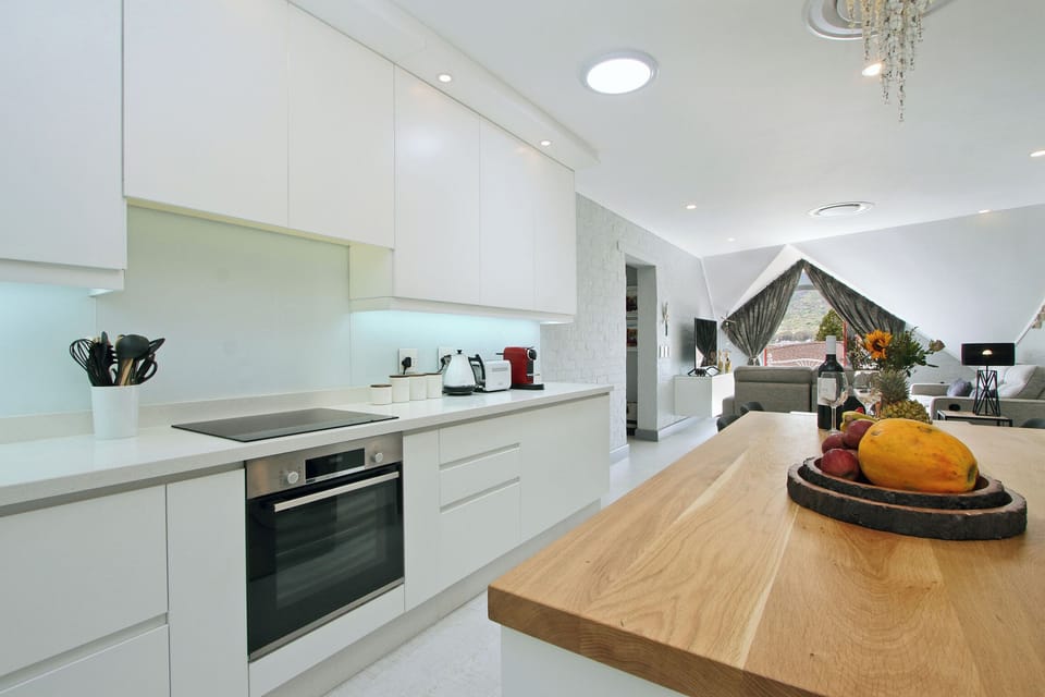 Classic Apartment, 2 Bedrooms, Balcony, Beach View | Private kitchen