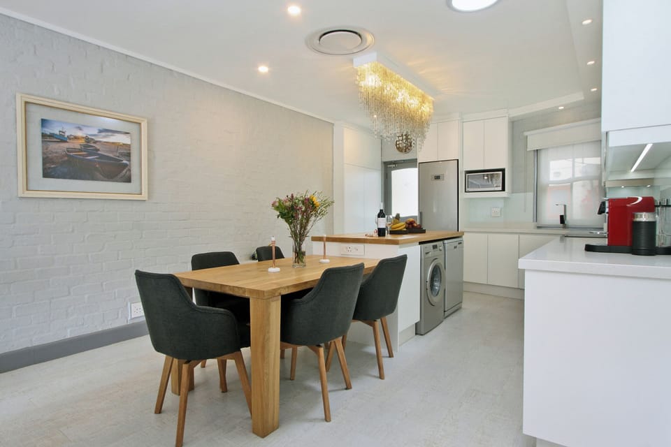 Classic Apartment, 2 Bedrooms, Balcony, Beach View | Private kitchen