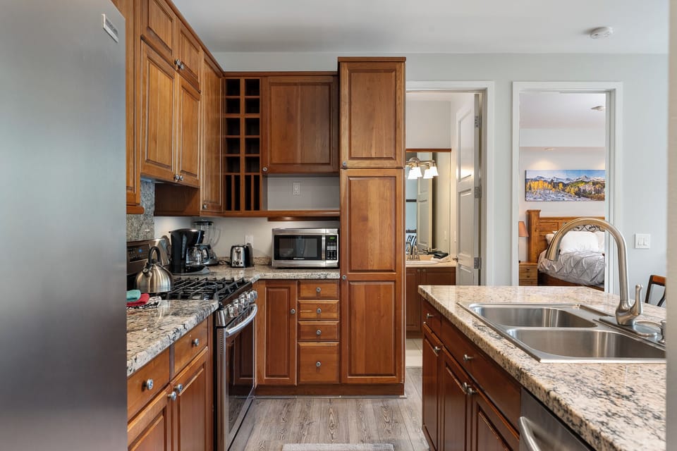 Fully stocked kitchen for all your dine in needs!