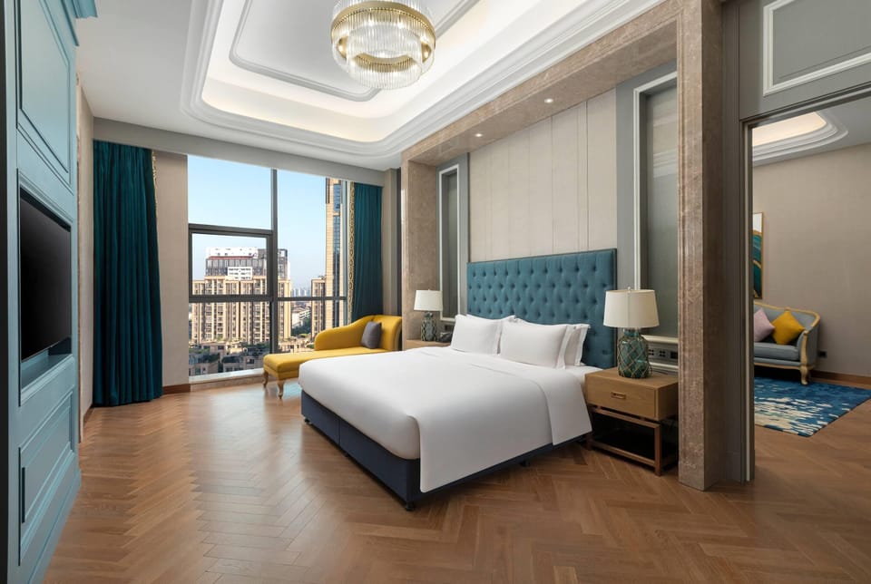 Business Suite, 1 King Bed, Non Smoking
