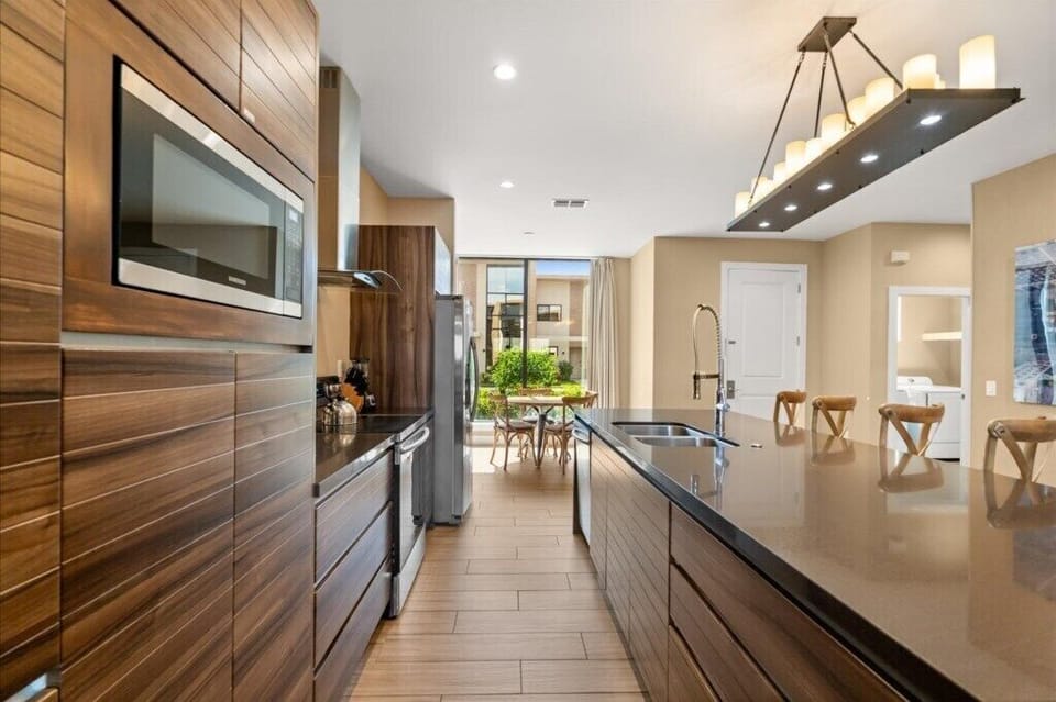 3085 Rockefeller Way (08).jpg