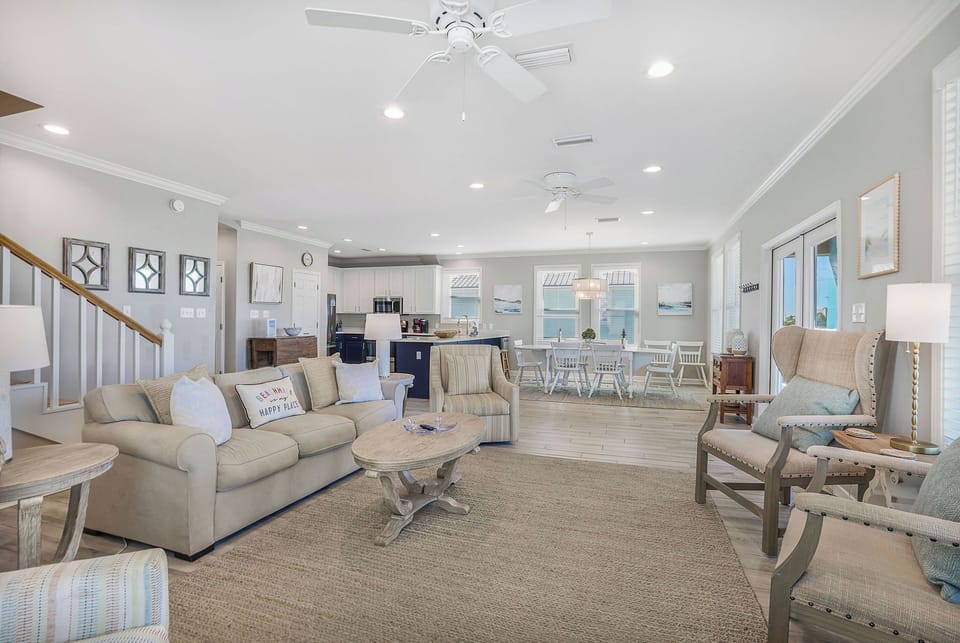 Open living area with room for everyone to gather!