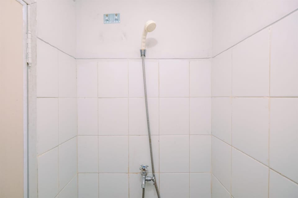 Standard Apartment | Bathroom