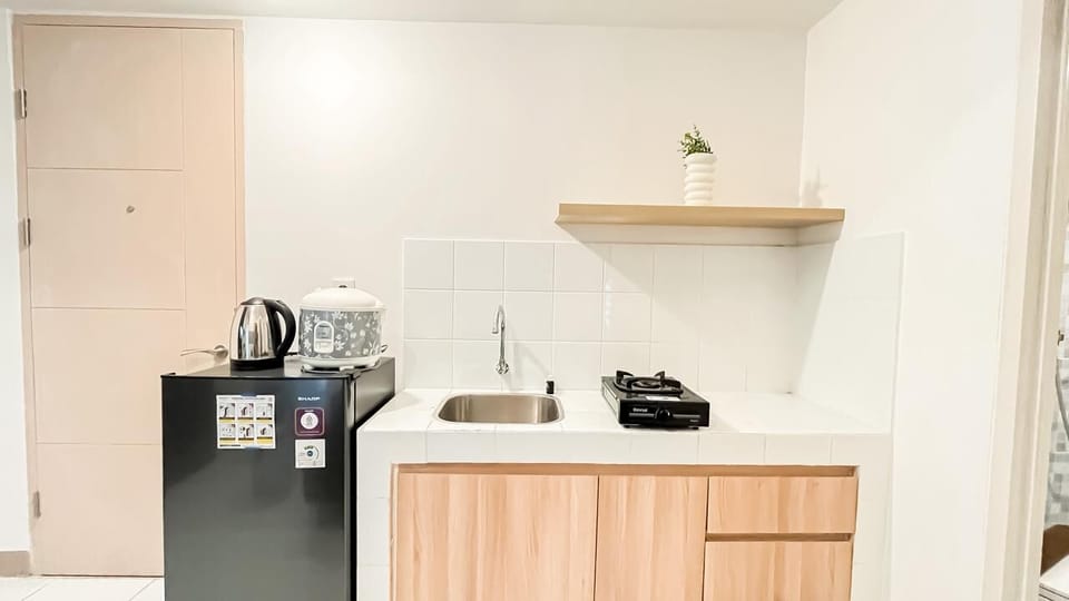 Standard Apartment | Private kitchen | Cookware/dishes/utensils