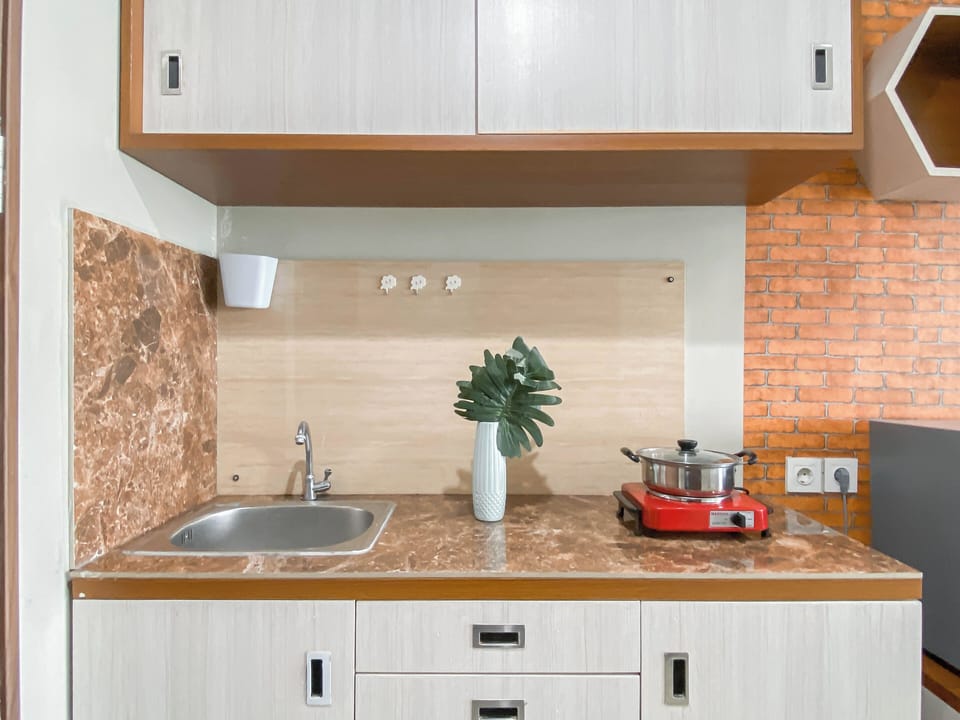 Standard Apartment | Private kitchen | Cookware/dishes/utensils