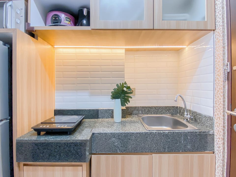 Standard Apartment | Private kitchen | Cookware/dishes/utensils