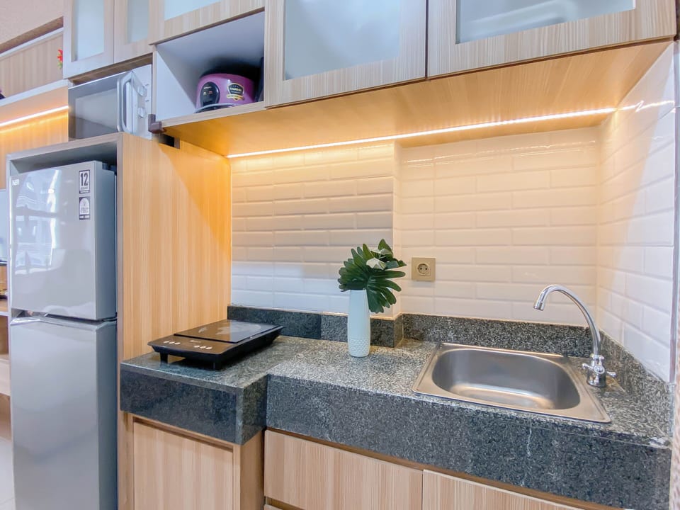 Standard Apartment | Private kitchen | Cookware/dishes/utensils