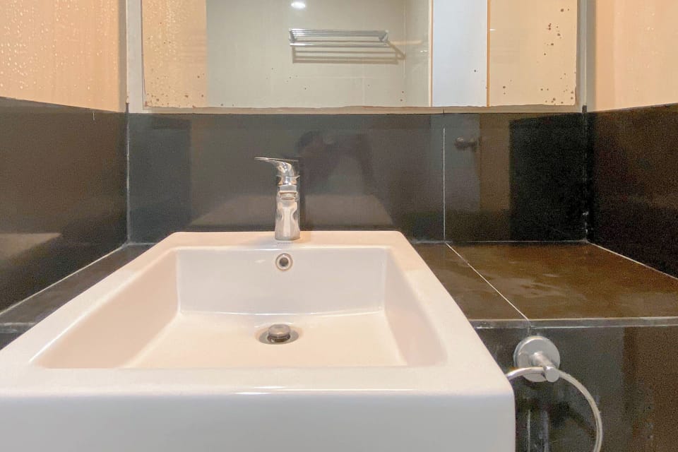 Standard Apartment | Bathroom