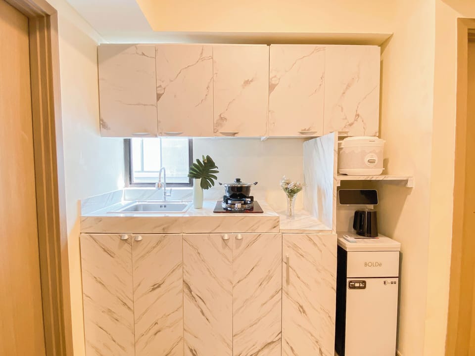 Standard Apartment | Private kitchen | Cookware/dishes/utensils