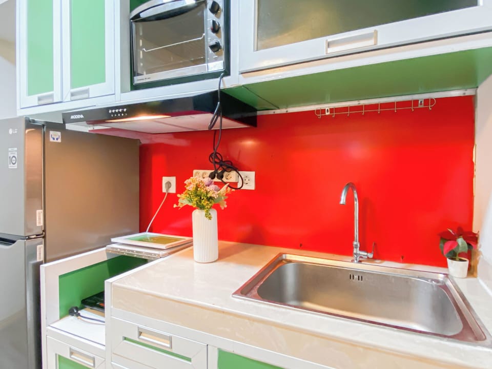 Standard Apartment | Private kitchen | Cookware/dishes/utensils