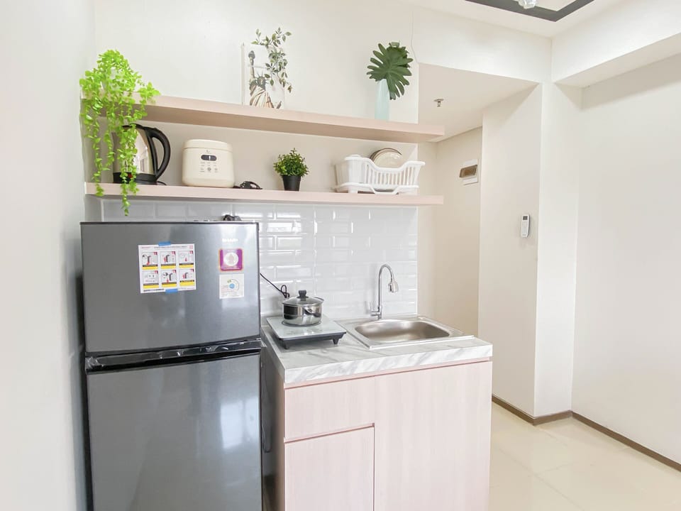 Standard Apartment | Private kitchen | Cookware/dishes/utensils