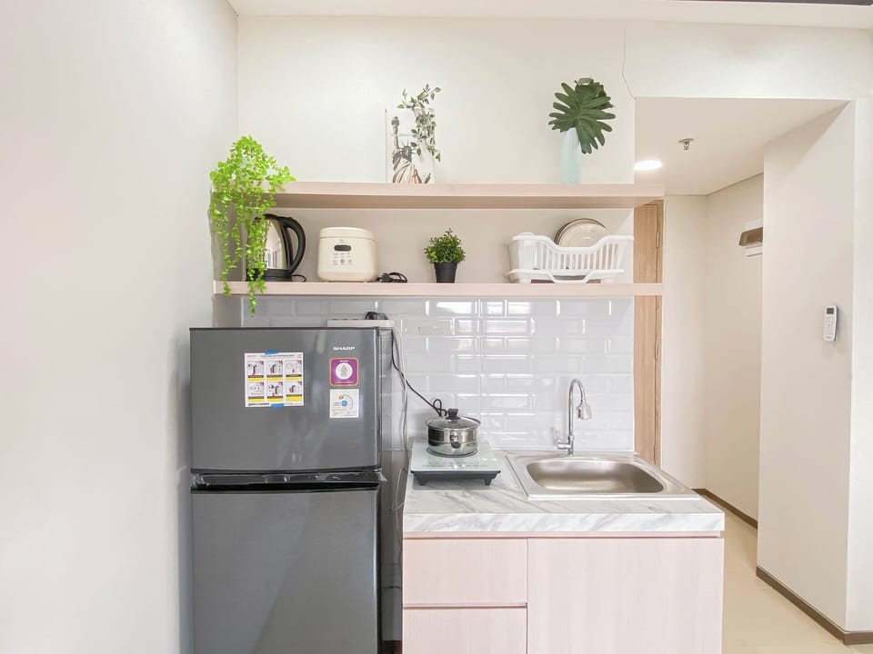 Standard Apartment | Private kitchen | Cookware/dishes/utensils