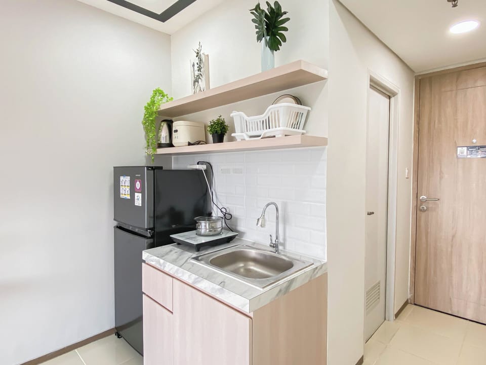 Standard Apartment | Private kitchen | Cookware/dishes/utensils